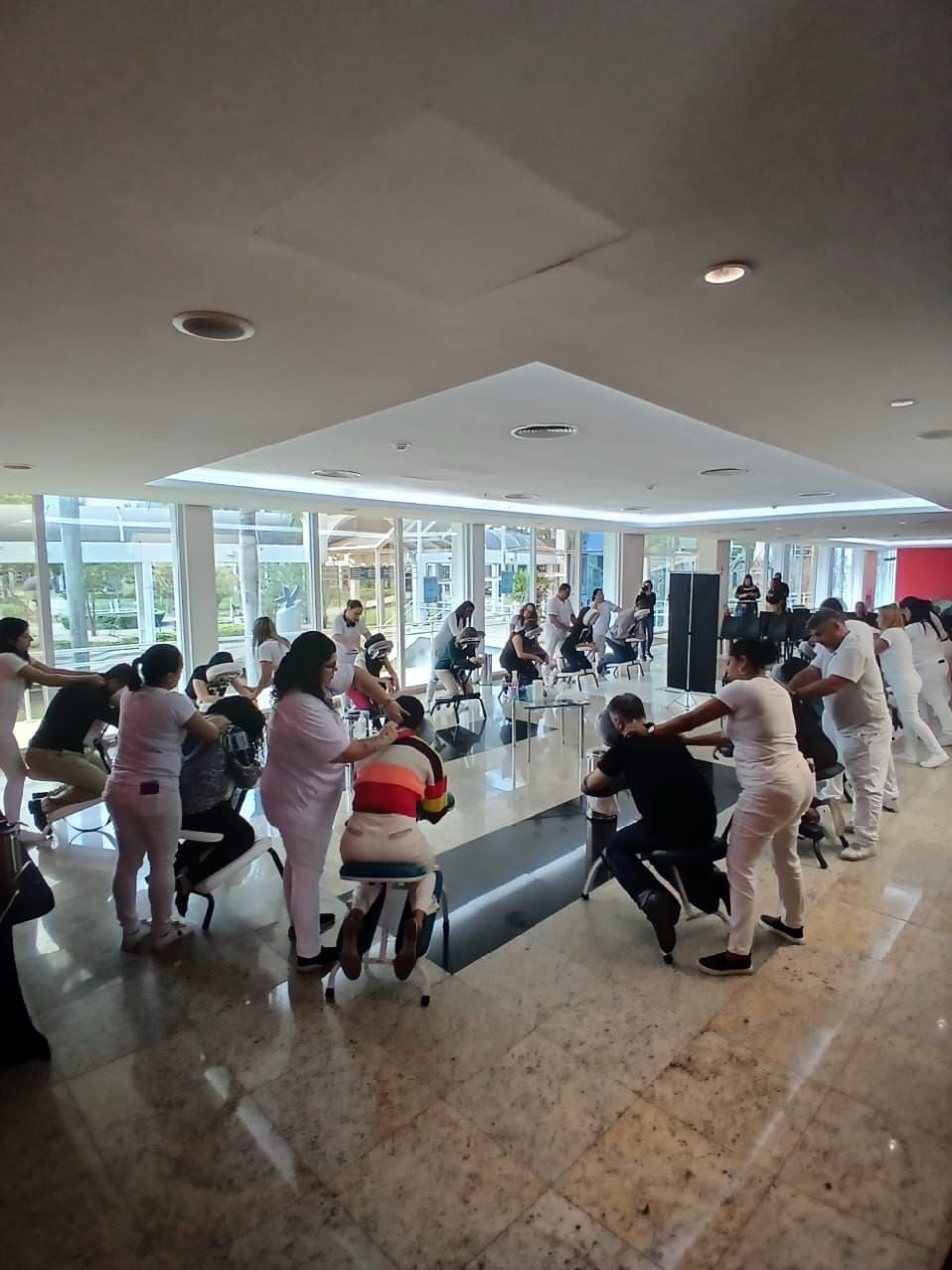 Equipe Zen Viver em atendimento premium de bem-estar em hotel/resort, no Rio de Janeiro Equipe Zen Viver em atendimento premium de bem-estar em hotel/resort, no Rio de Janeiro — quick massage e spa corporativo para hotéis e resorts.